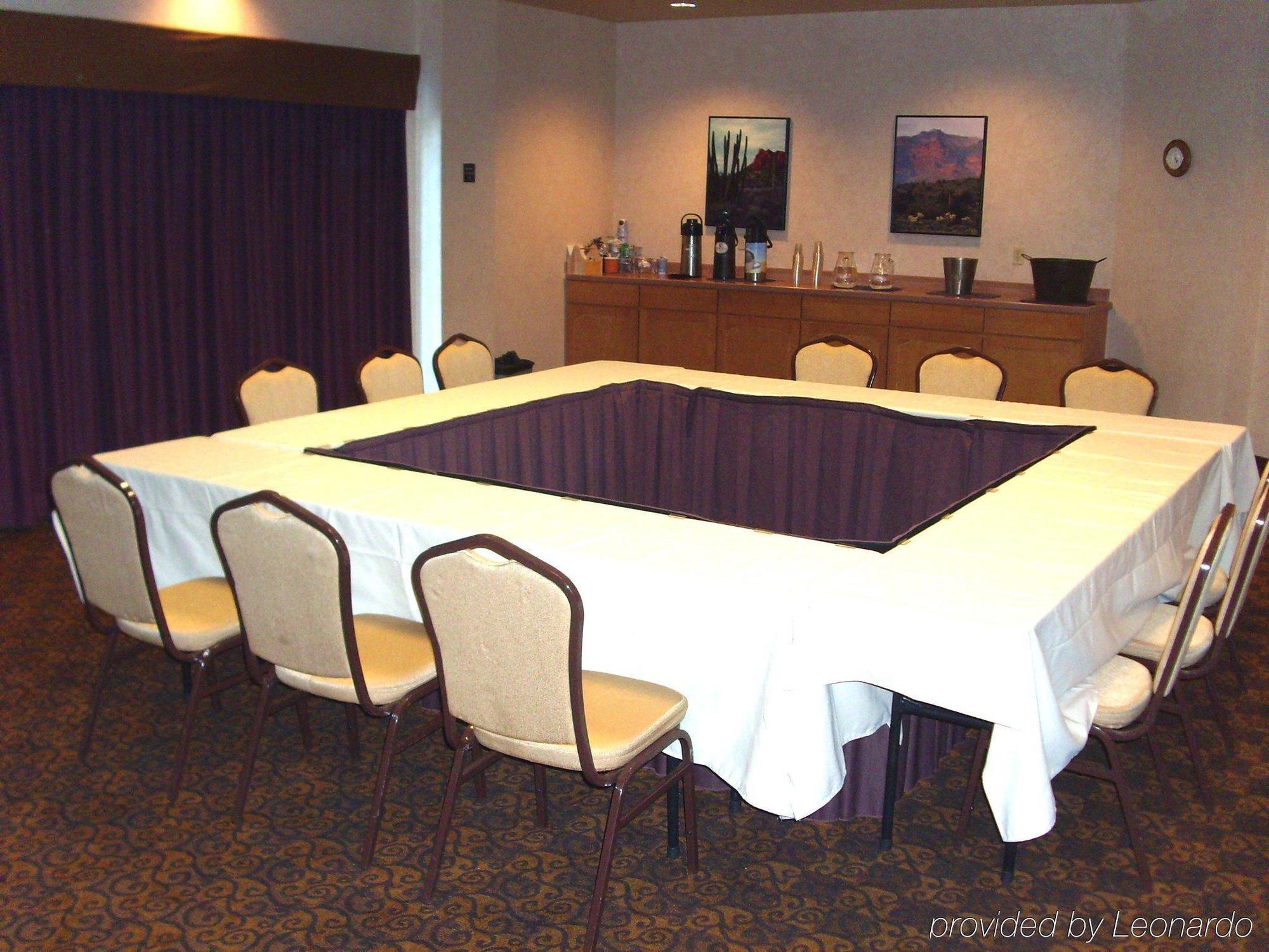 Holiday Inn Express & Suites Phoenix/Chandler Съоръжения снимка