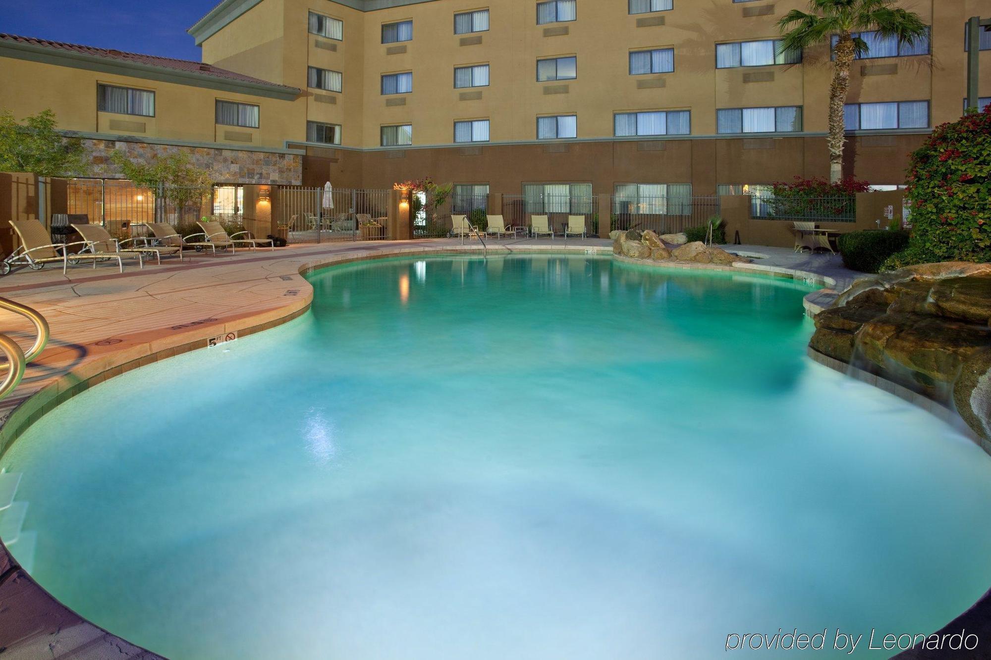 Holiday Inn Express & Suites Phoenix/Chandler Съоръжения снимка
