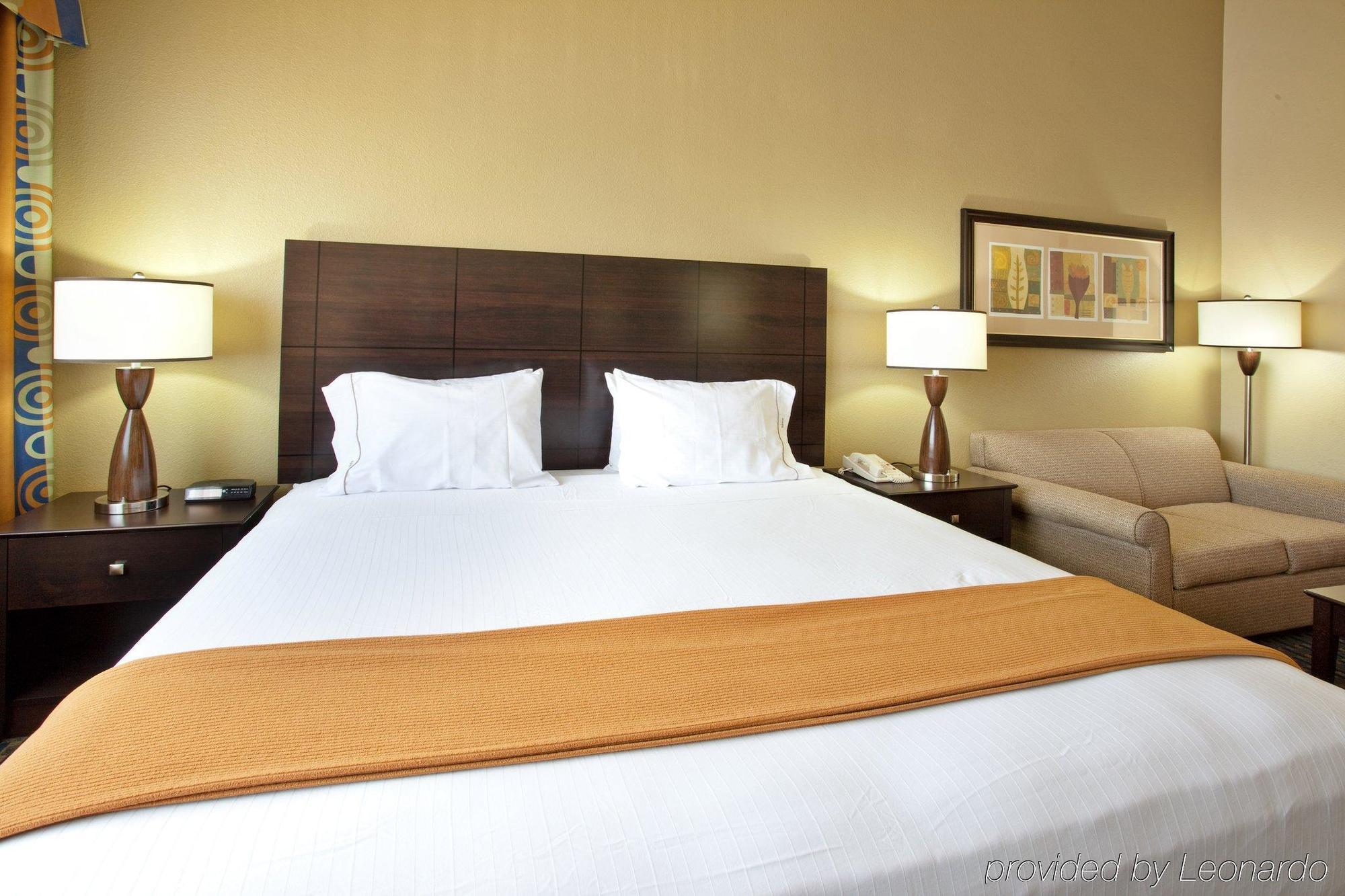 Holiday Inn Express & Suites Phoenix/Chandler Стая снимка