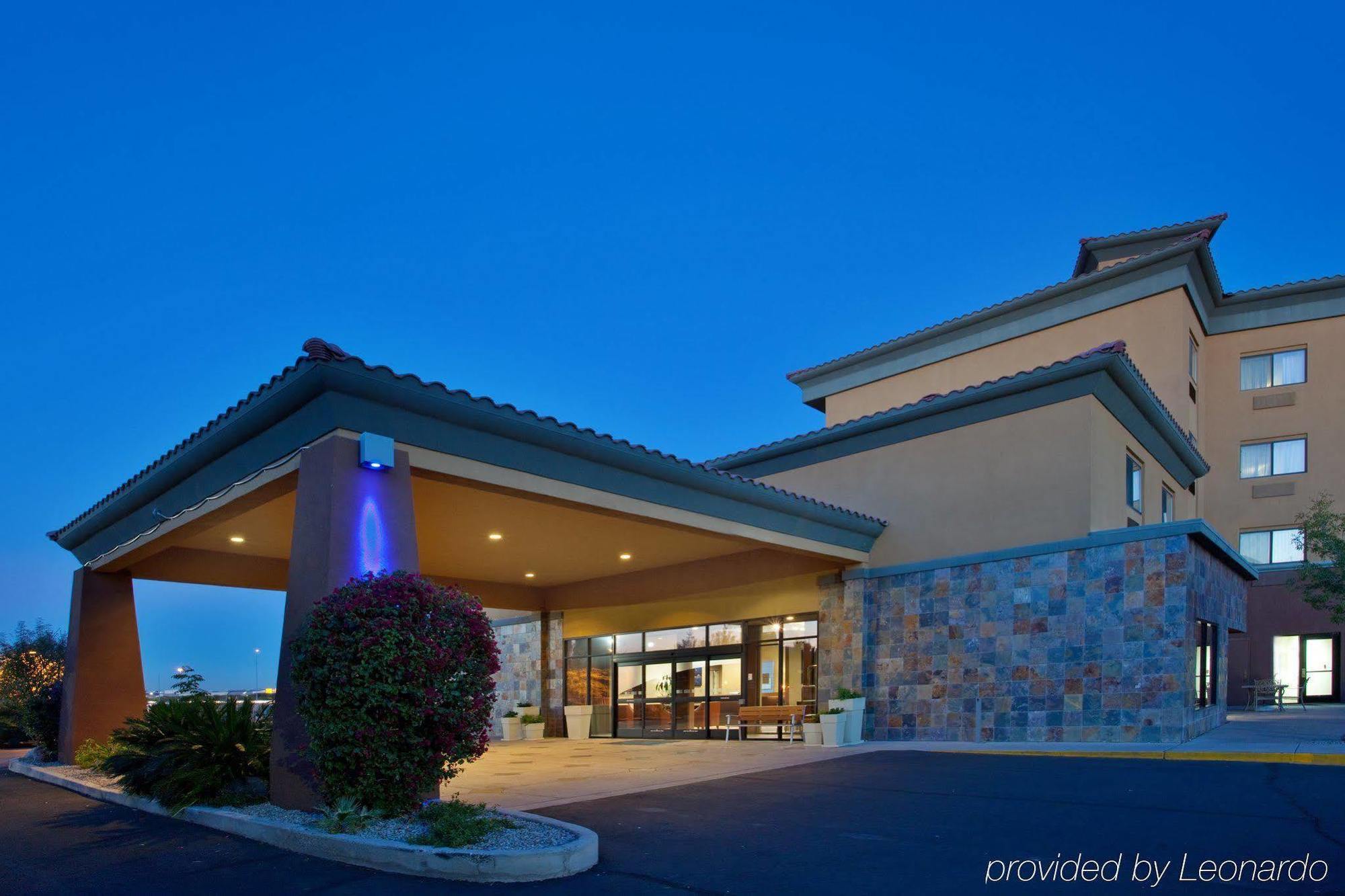 Holiday Inn Express & Suites Phoenix/Chandler Екстериор снимка