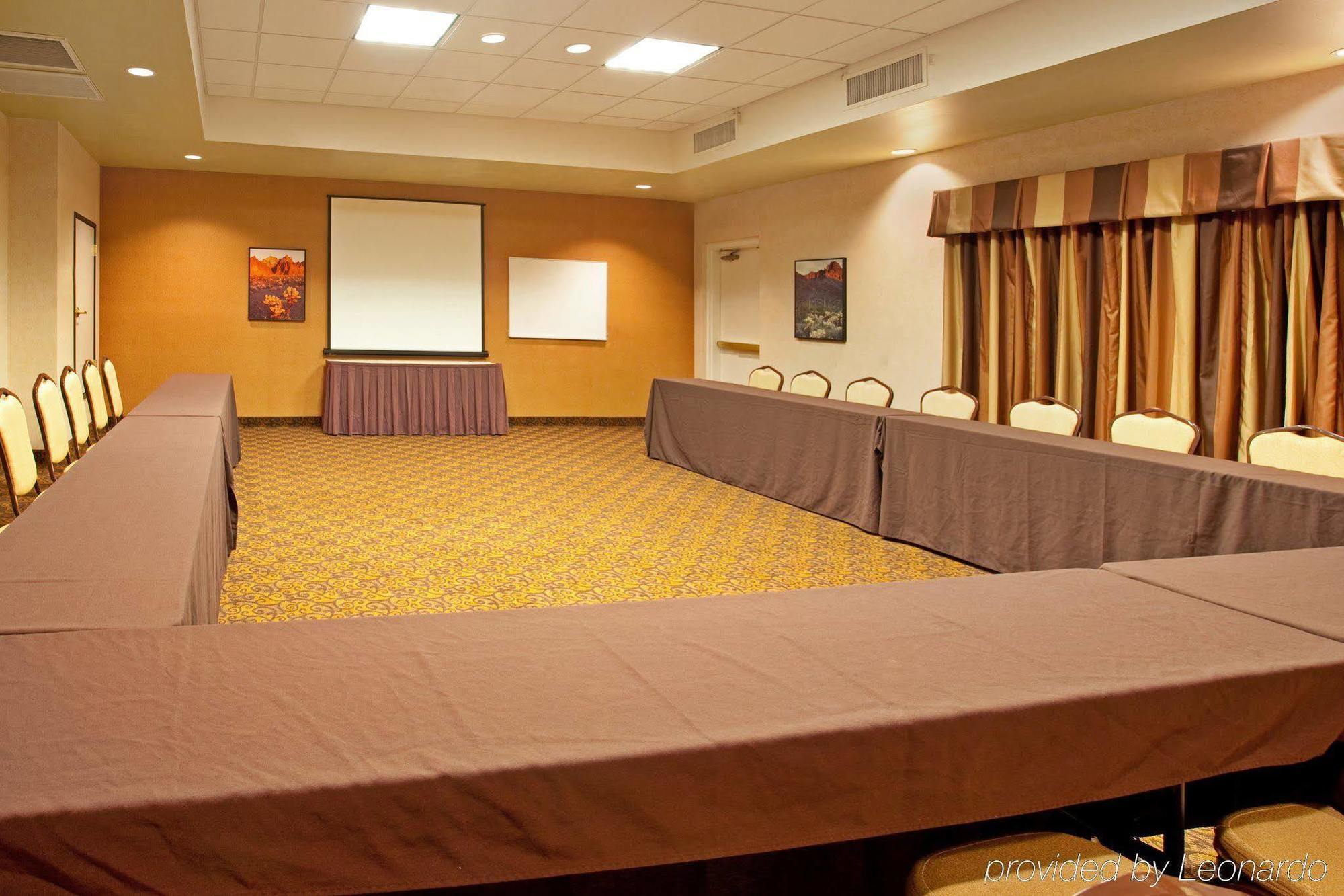 Holiday Inn Express & Suites Phoenix/Chandler Съоръжения снимка
