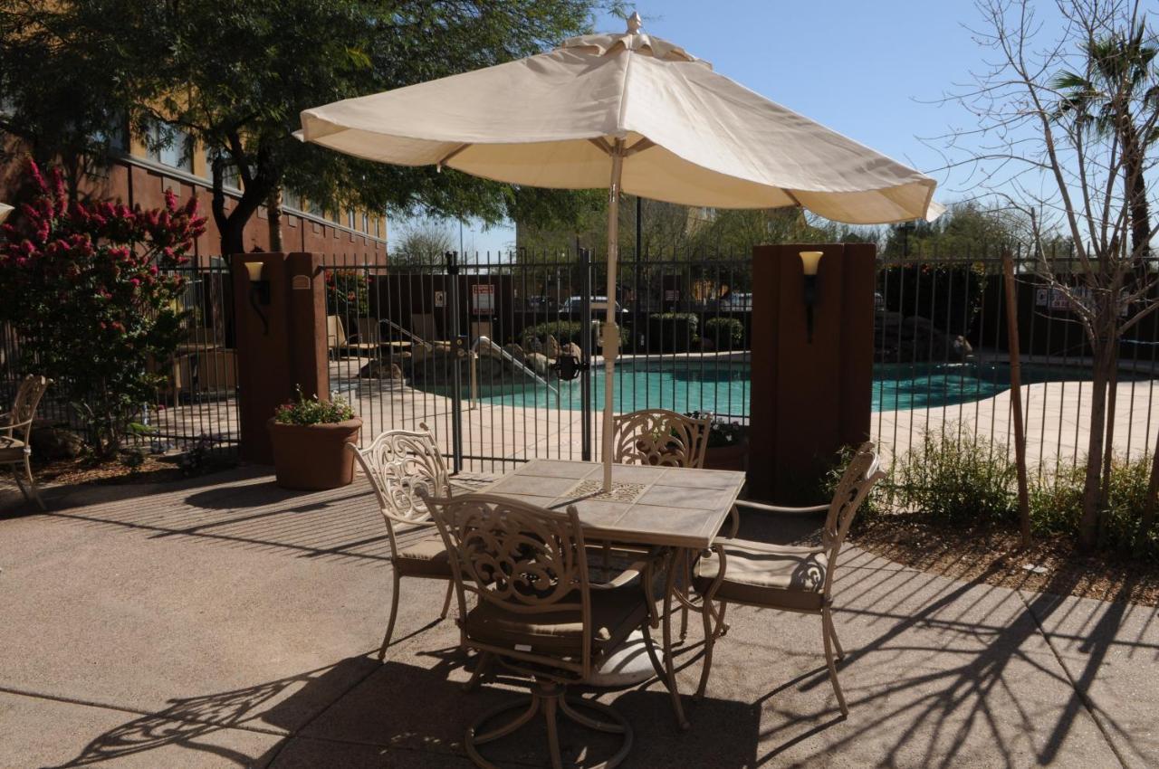 Holiday Inn Express & Suites Phoenix/Chandler Екстериор снимка